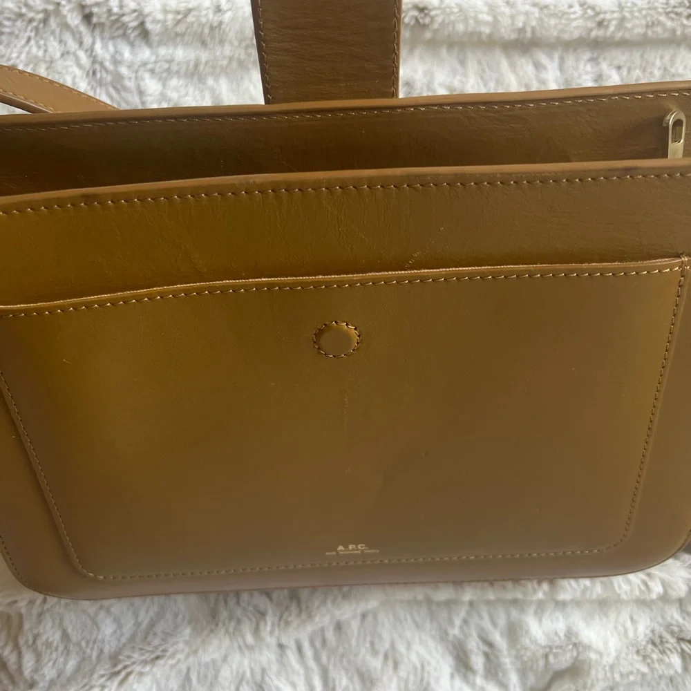 A.P.C. Albane bag in mustard yellow - Picture 4 of 9